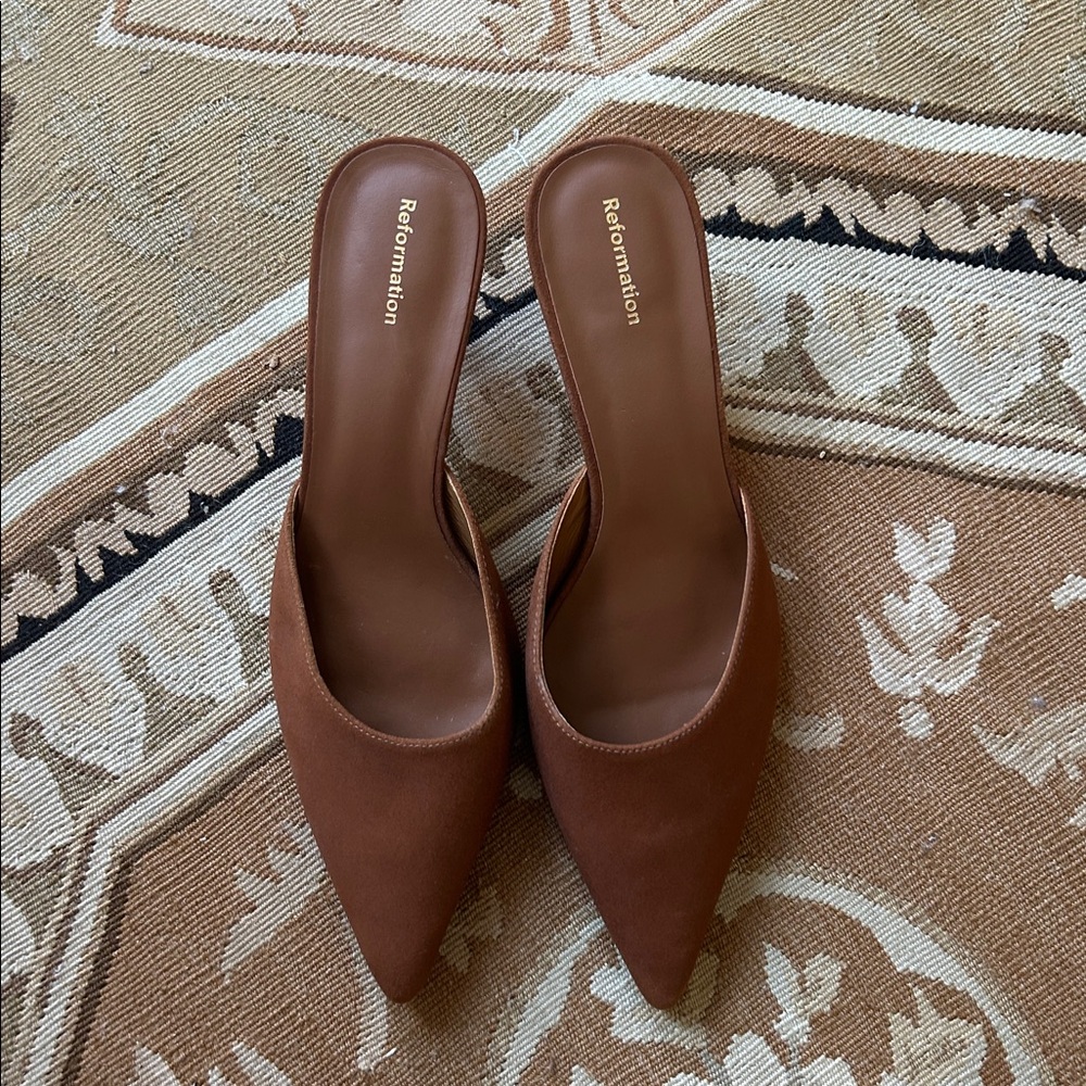 Reformation Wilda Kitten Mule in Toasted Brown Suede